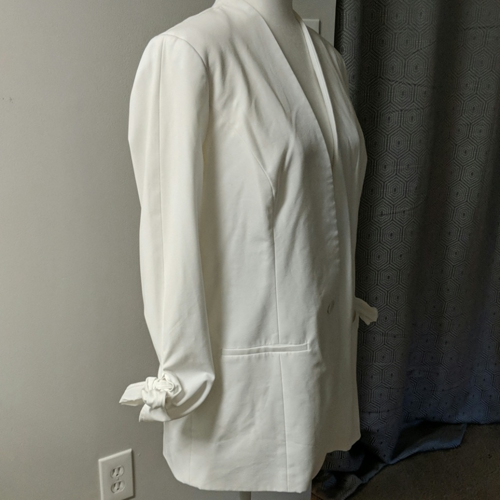 White Oversized Blazer w/ Tie-up Sleeves - Picture 3 of 4